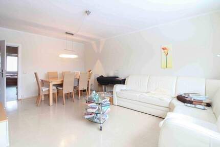 Vermietete, gepflegte Eigentumswohnung mit Loggia und Tiefgaragenstellplatz - Hamburg Rahlstedt