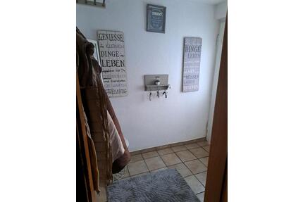 wohnhaus in rinteln - 1.100,00&nbsp;EUR Kaltmiete, ca.&nbsp; 110,00&nbsp;m&sup2; in Rinteln (PLZ: 31737)