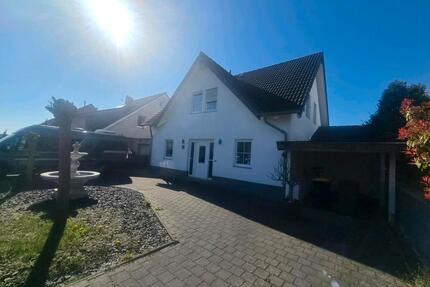 Elegantes Einfamilienhaus mit Pool und Sauna in ruhiger Lage - Hennef (Sieg)