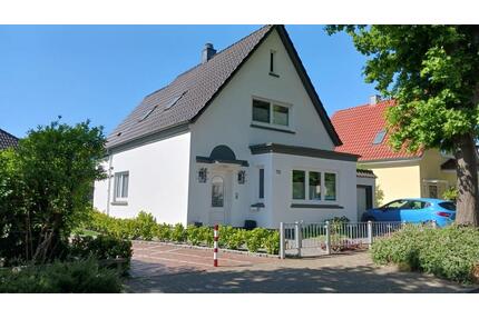 Gepflegtes, freistehendes Einfamilienhaus mit Terrasse und Garage - Oldenburg Bürgeresch