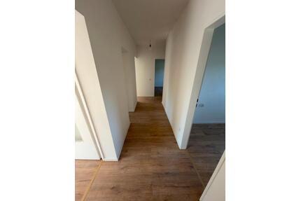 Tolle neu sanierte 4 ZKB Wohnung in bester Lage von Baunatal