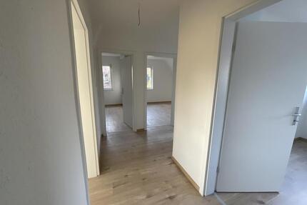 Frisch sanierte 3-Zimmer-Wohnung im Dachgeschoss mit Wanne in Wilhelmshaven City