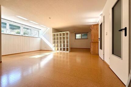 Helles Loft (100 m²) mit Einbauküche & sehr niedrigen Nebenkosten - Günzburg