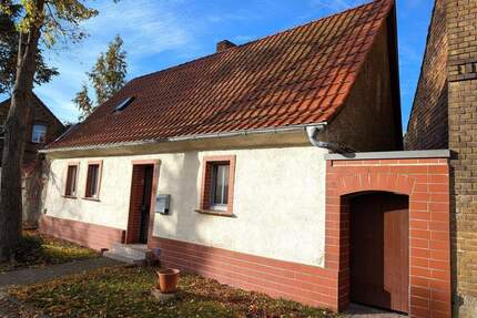 Ruhige Lage in Zscherndorf - 72.000,00&nbsp;EUR Kaufpreis, ca.&nbsp; 95,20&nbsp;m&sup2;&nbsp;Wohnfl&auml;che in Sandersdorf (PLZ: 06792) Zscherndorf