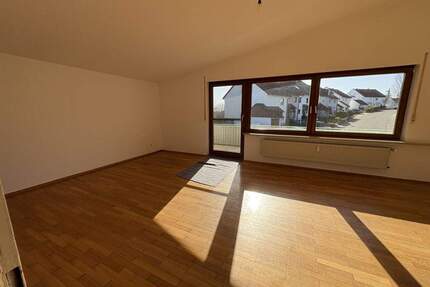 Sofort beziehbare Obergeschosswohnung mit großem Balkon und Garage - Gerabronn