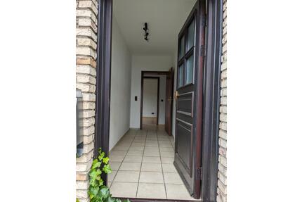 Gemütliche 2-Zimmer-Wohnung mit Terrasse und Garage zu vermieten! - Siegen Eiserfeld