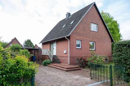 Haus zum Kaufen in Henstedt-Ulzburg 299.000,00 € 112.09 m²