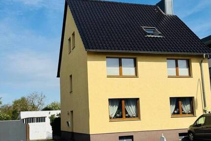 Wohnhaus mit Halle und Gartenareal in Euskirchen: Ideal für Eigennutzer & Anleger.