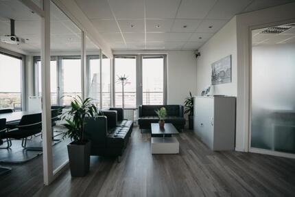 Büro 6 mit eigener Dachterrasse – ruhige Endetage & Planetarium-Blick - Hamburg Barmbek-Süd