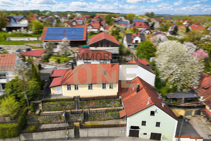 Kernsaniertes Wohnhaus, Gastro-Gewerbefläche und sanierungsbed. Wohnung darüber - Schierling
