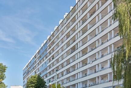 Neues Familienglück ab August – Wohnung mit Balkon & Aufzug - aktuell in Renovierung - Halle (Saale) Halle-Neustadt