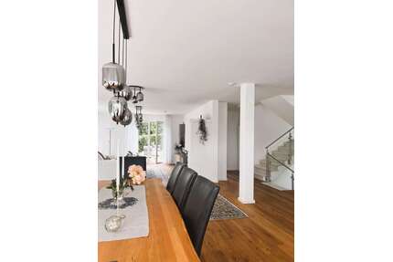 Haus zum Kaufen in Bad Liebenzell 1.640.000,00 € 293 m²
