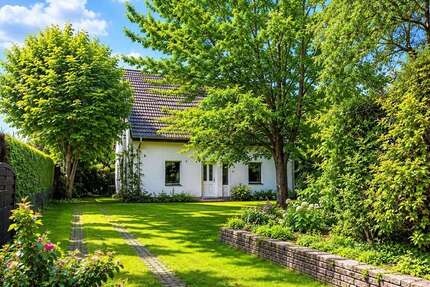 Haus zum Kaufen in FürstenwaldeSpree 550.000,00 € 275 m² - Fürstenwalde/Spree