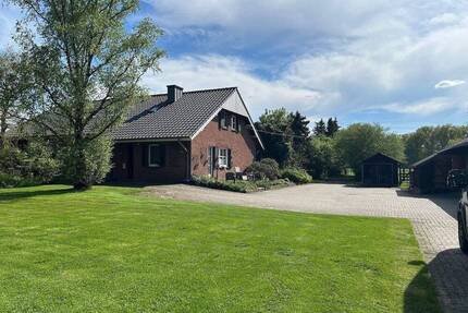 Großzügiges Landhaus mit Pferdehaltung, Reitplatz und traumhaften Parkgarten in Alleinlage - Neuenkirchen