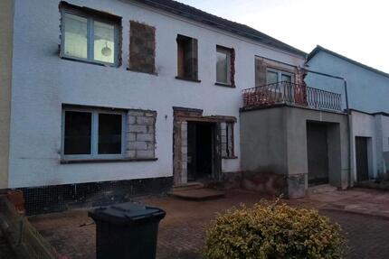 Haus mit Garten in ruhiger Lage – renovierungsbedürftig. - Losheim am See