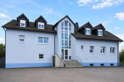 Charmante 4-Zimmer-Eigentumswohnung mit Balkon in ruhiger Lage - Hof Neuhof