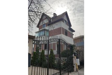 Haus în Ploiești zu verkaufen - 360.000,00&nbsp;EUR Kaufpreis, ca.&nbsp; 310,00&nbsp;m&sup2; in Frankfurt am Main (PLZ: 60594) Sachsenhausen