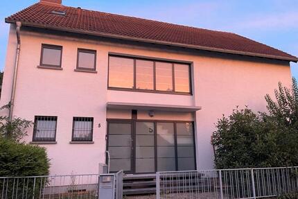 3-Zimmer-Wohnung im 1. OG mit großem Balkon zu vermieten - Ludwigshafen am Rhein Ludwigshafen-Hemshof