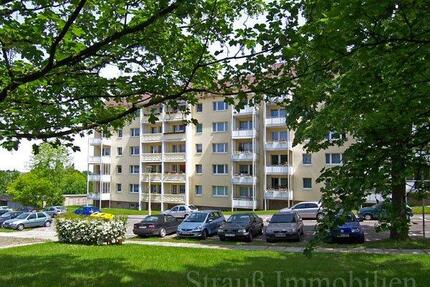 Balkon...Laminat...Bad mit Fenster... - Chemnitz Kapellenberg
