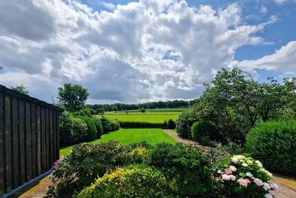 Blick ins Grüne - Einfamilienhaus mit Garage und schönem Grundstück in guter Lage - Ostrohe