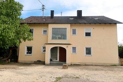 Mehrfamilienhaus m. 3 Einheiten, großem Grundstück & Nebengebäude - Rennertshofen