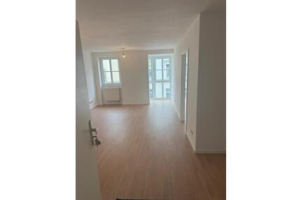 Helle, frisch renovierte 2-Zimmer-Wohnung mit Stellplatz, EBK & Keller in Plauen – ab sofort zur Miete!
