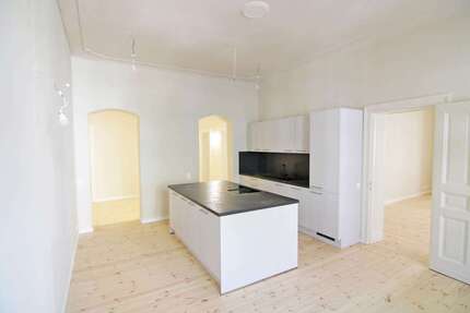 Wohnung zum Mieten in Berlin 2.743,00 € 161.35 m²