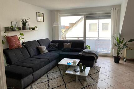 Helle Dachgeschosswohnung mit Balkon – 61 m² - Köln Porz