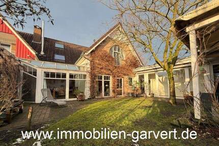 Außergewöhnliche 5-Zimmer-Eigentumswohnung mit Kamin, Einbauküche, Garten, Garage, Carport in ruhiger Lage in Rhede