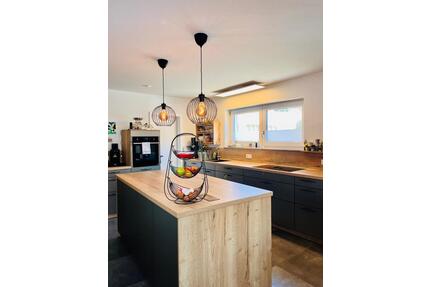 Moderne u. barrierefreie EG Wohnung mit Terrasse, 2 Garagen - Neuenstadt am Kocher