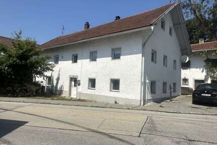 Haus zum Kaufen in Aicha v. Wald 198.000,00 € 195 m²
