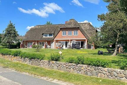 Reetgedecktes Endhaus (Ferienwohnung) in begehrter Lage - Nieblum
