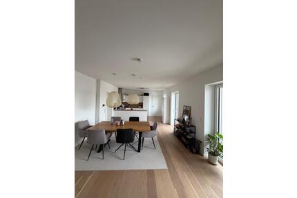 Großzügige 4-Zimmer Wohnung mit Balkon, 2 Bädern, Aufzug - zentrale Innenstadtlage - Deggendorf