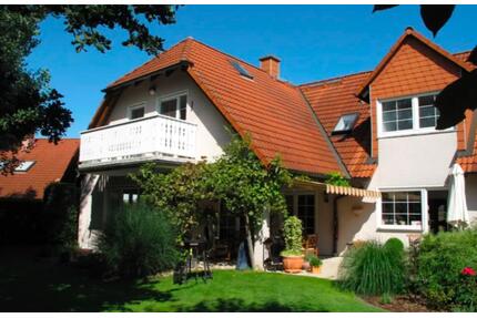 Möblierte Dachgeschosswohnung in Dreieich - Langen (Hessen)