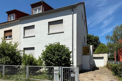 Frankfurt-Zeilsheim: Erbpacht- vermietetes DHH mit 2 Einheiten als Kapitalanlage - Frankfurt am Main