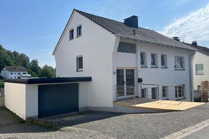 Modernisiertes Ein-Zweifamilienhaus mit tollem Ausblick - Altenbeken