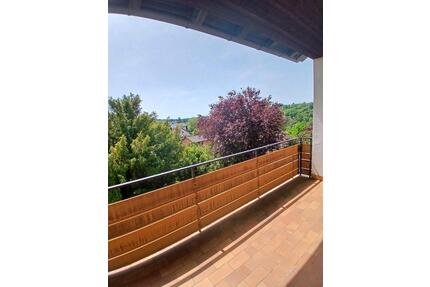 4-Zimmer-Wohnung mit Balkon - 980,00&nbsp;EUR Kaltmiete, ca.&nbsp; 89,00&nbsp;m&sup2; in Würzburg (PLZ: 97080) Dürrbachau