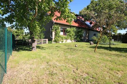 Wohnhaus in ruhiger Lage mit großem Hof, Garten und Nebengebäuden - Calbe (Saale)