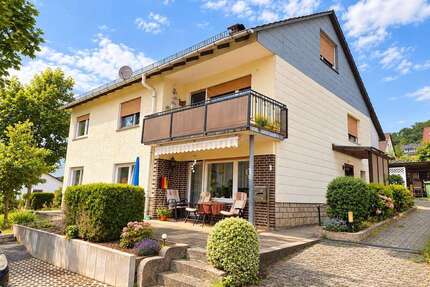 Haus zum Kaufen in Helsa 279.000,00 € 210 m²