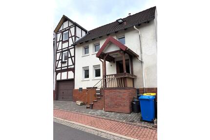 Einfamilienhaus Mehrfamilienhaus mit Nebengebäude in Obermelsunge - Melsungen