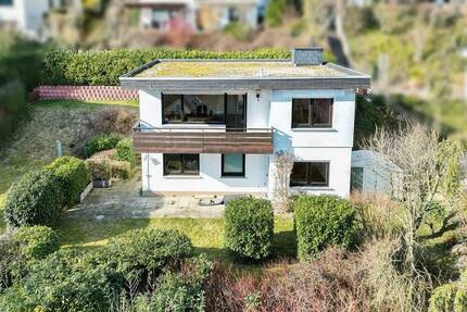 Familienidyll in ruhiger Lage: Großzügiges Einfamilienhaus in Schlangenbad Wambach