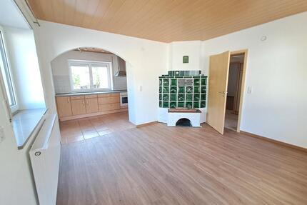 Erstbezug nach Renovierung - Tolle Wohnung mit Garten & Garage - Langfurth