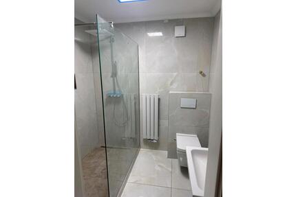 Erstbezug nach Kernsanierung, mit Granit und Balkon. - Duisburg Walsum