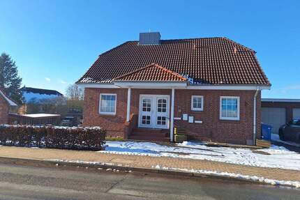 Erdgeschosswohnung im 2-Familienhaus - Wakendorf I