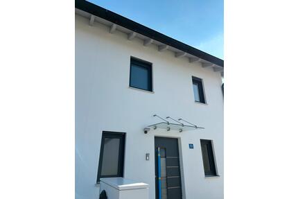 Doppelhaushälfte Erstbezug - 2.450,00&nbsp;EUR Kaltmiete, ca.&nbsp; 140,00&nbsp;m&sup2; in Zolling (PLZ: 85406)