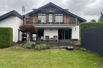 Haus zum Mieten in Niederkassel 2.400,00 € 180 m²