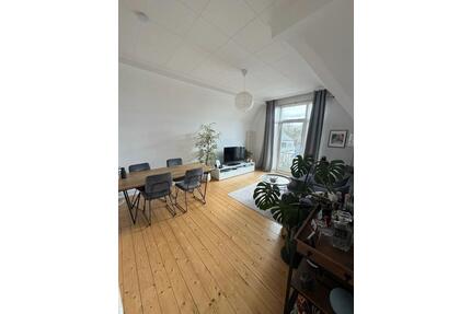 Helle und zentrale 3 Zimmer Altbauwohnung mit Balkon - Bonn Gronau