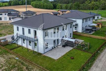 Haus zum Kaufen in Kirchroth 1.290.000,00 € 342 m²