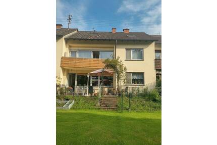 2-3 Familienhaus in Saarbrücken-Klarenthal - Ruhiges Wohnen auf großzügigem Grundstück