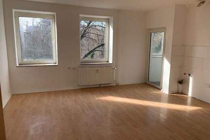 Hell und sonnig: gepfl. 3 Zimmer-Wohnung direkt am Park - Vereinsstr. 23b ! - Duisburg Marxloh